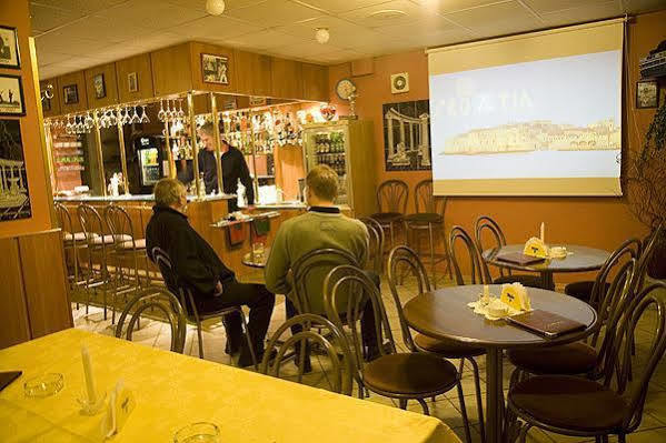 Pokoje Goscinne Akropol Poznań Esterno foto